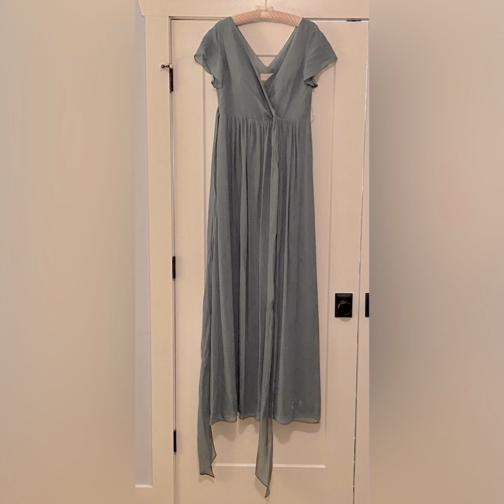 Floor-length, chiffon wrap dress. Only worn once. I wear a 6, and went up 1 size